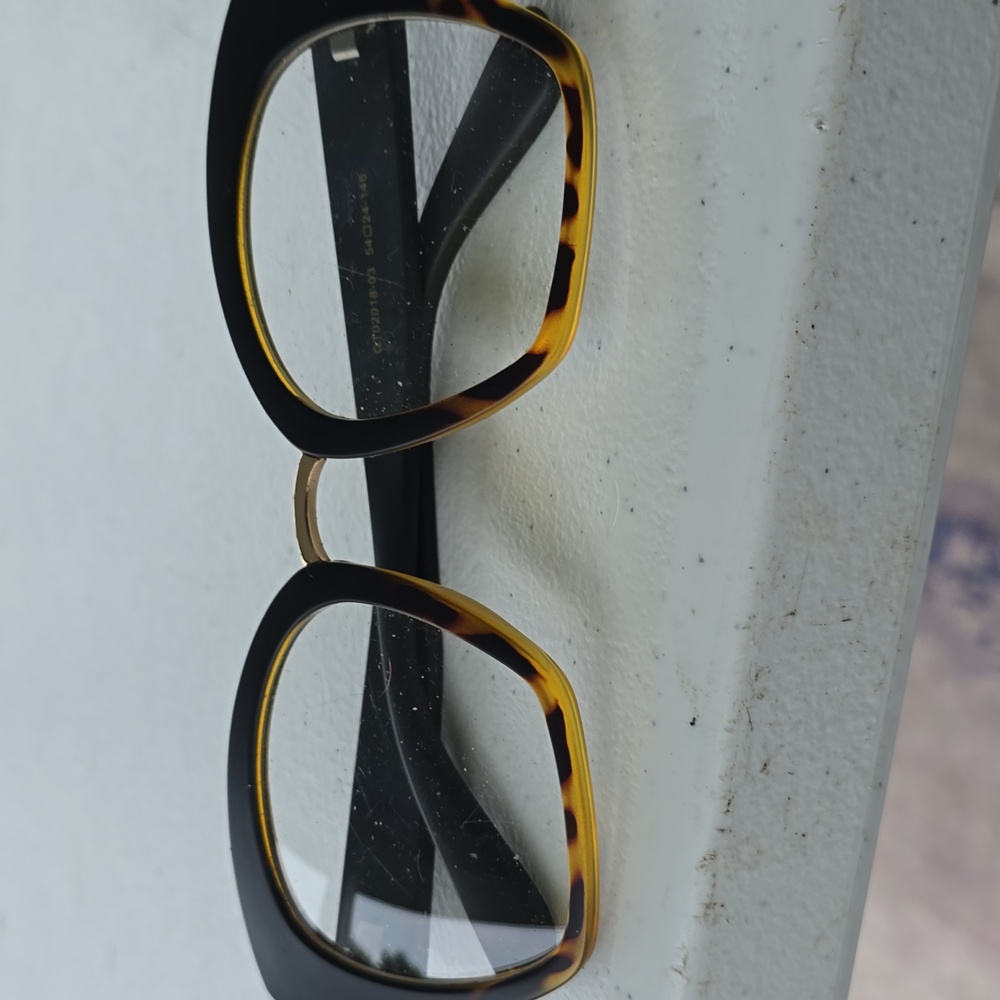 Stylish Black and Tortoiseshell Sunglasses